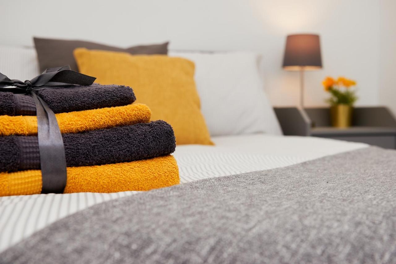 High Spec 2 Bed W/parking Available