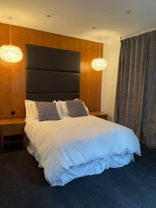 Designer 2 Bedroom Pimlico *