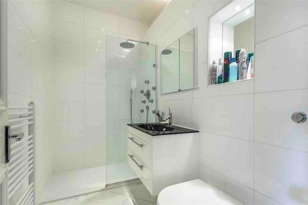 Leilighet Stunning Grand 2 Bed, 2 Bath Apartment, *