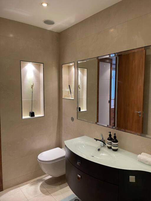 Designer 2 Bedroom Pimlico