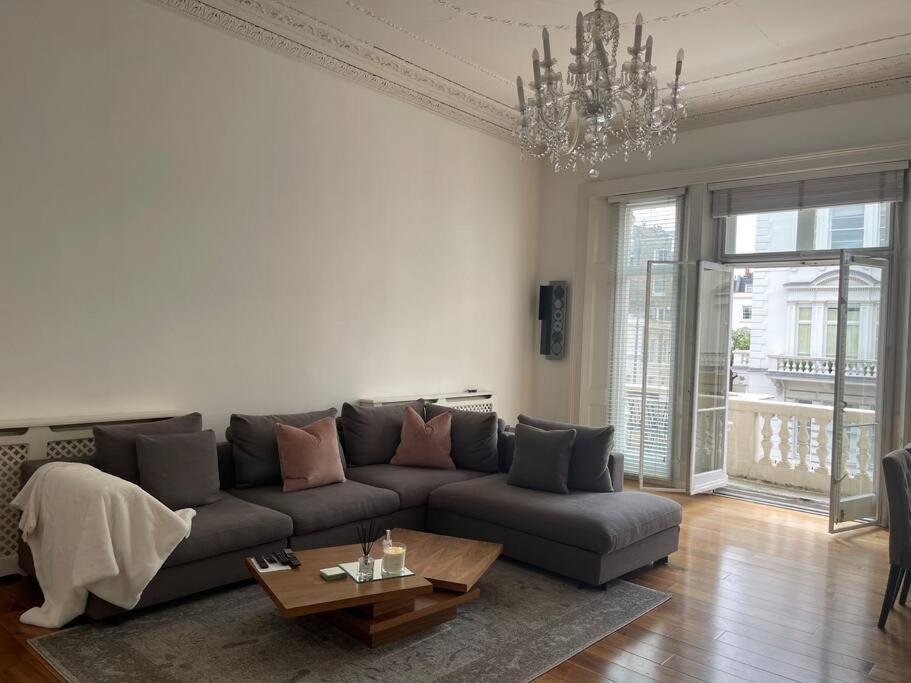 Leilighet Stunning Grand 2 Bed, 2 Bath Apartment,