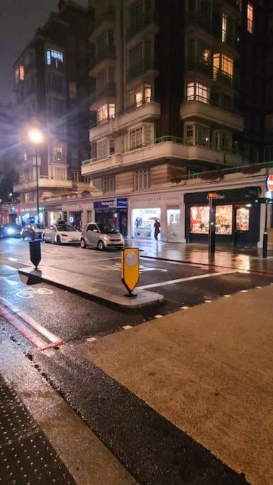 Spacious 2 Bedroom Flat In Baker Street Apartamento