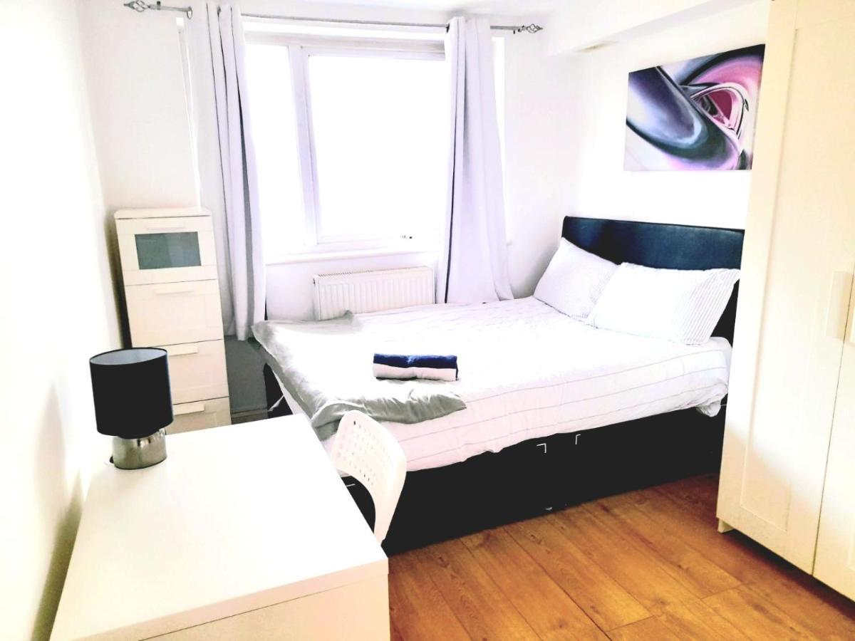 6 Bed House 3 Bathrooms Good Transport Links To London, Free Parking Apartment *