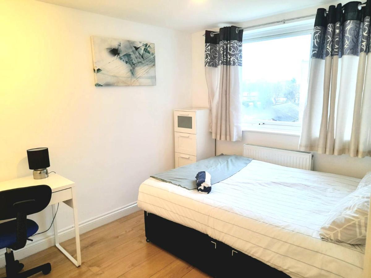 6 Bed House 3 Bathrooms Good Transport Links To London, Free Parking London
