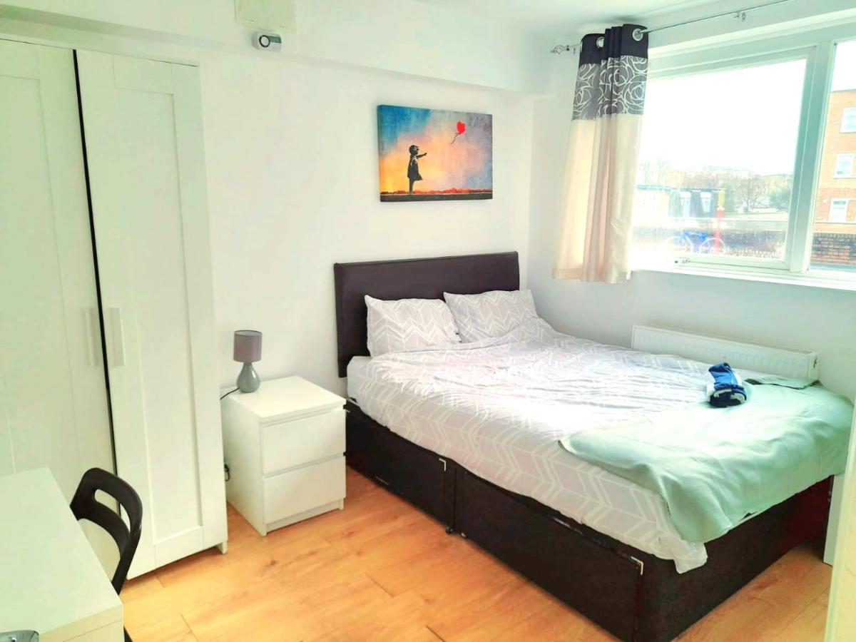 6 Bed House 3 Bathrooms Good Transport Links To London, Free Parking Apartment *