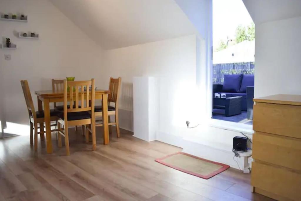 Appartement Spacious 1 Bedroom W/ Outdoor Terrace
