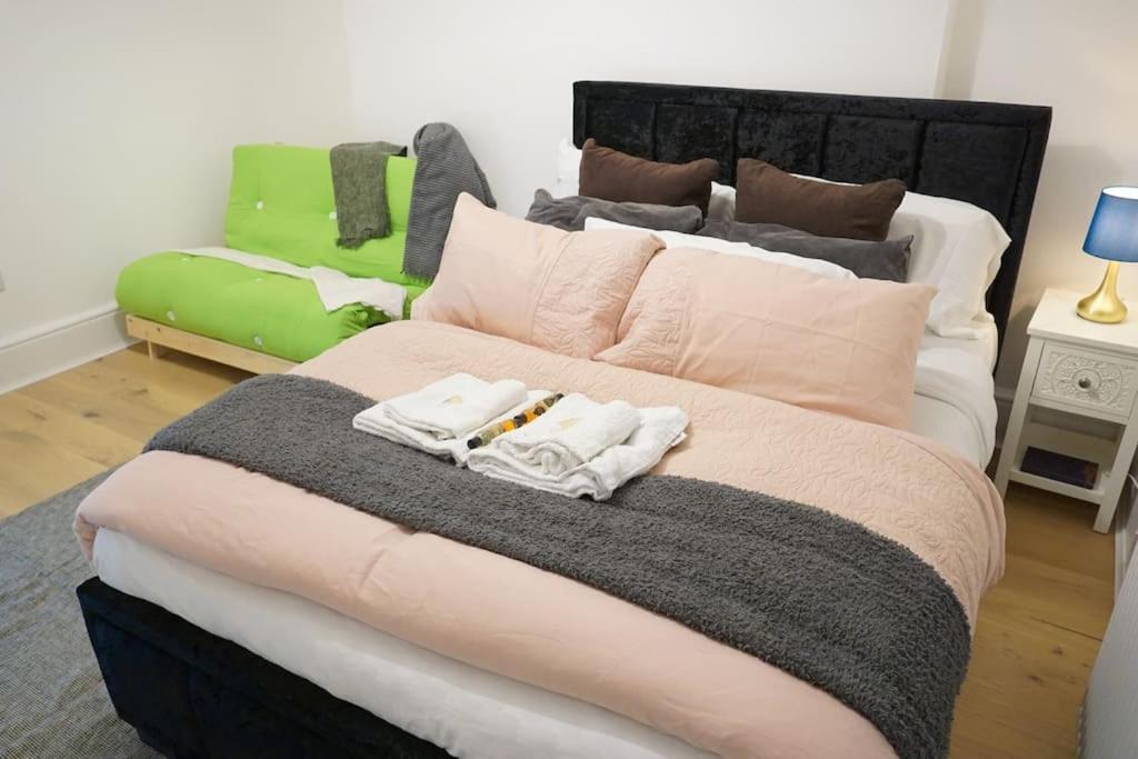3 Bed 2 Bath Leilighet