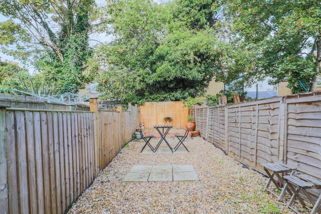 2 Bed Garden Flat Leyton Village Londres