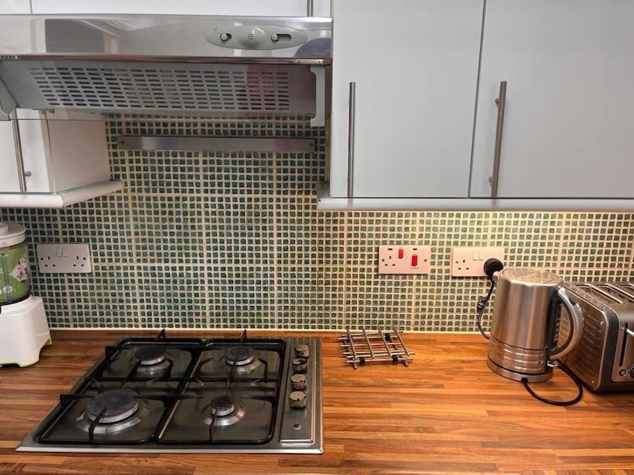2 Bed Flat In Canning Town Appartement
