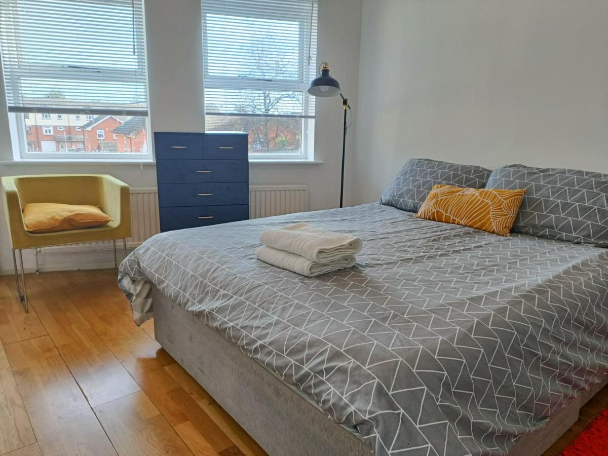 2 Bed Functional House Close To Manor Park Train Station Feriehus *