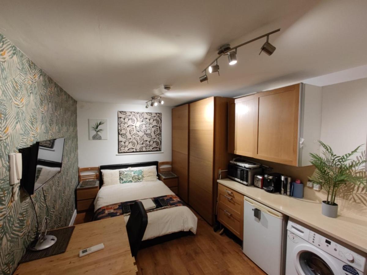 Studio 351 Ladbroke Grove, W10 6ha Apartment London