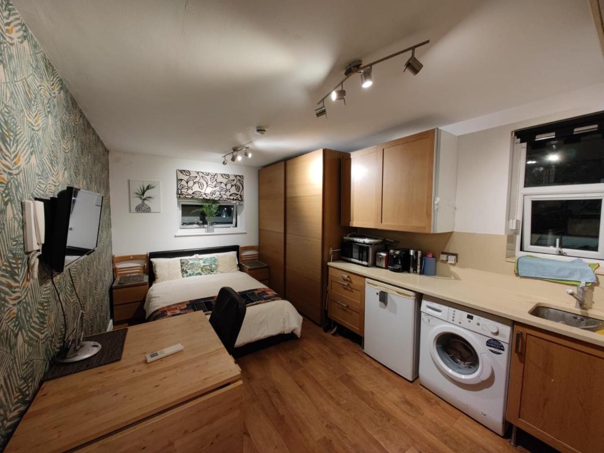 Apartment Studio 351 Ladbroke Grove, W10 6ha *
