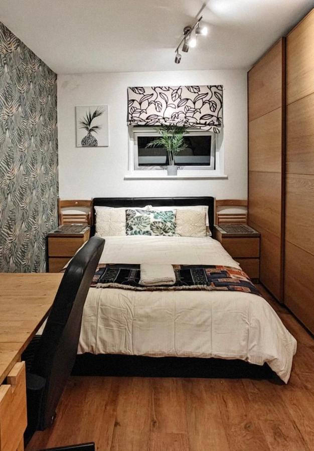 Apartment Studio 351 Ladbroke Grove, W10 6ha *