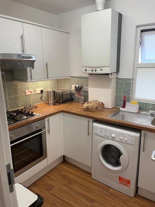 2 Bed Flat In Canning Town Appartement
