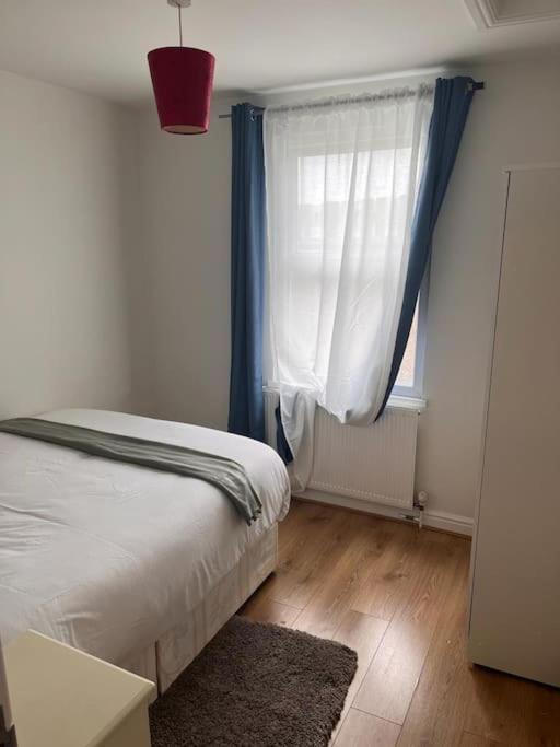 2 Bed Flat In Canning Town Appartement Londen