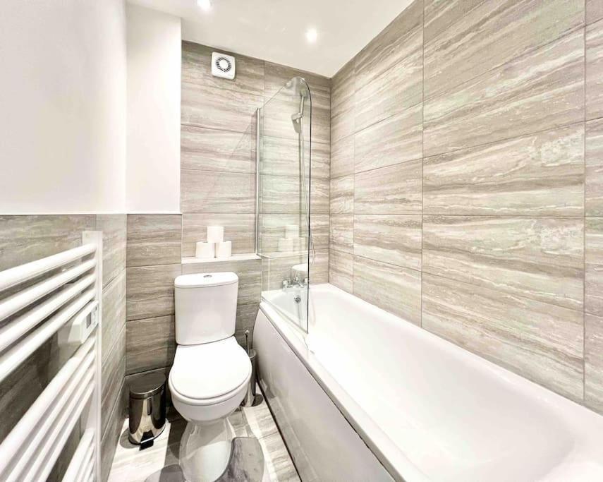Apartment Free Parking - Business Or Relocation - Weekly Or Monthly - 4 Guests By Hofin Stays Short Lets & Serviced *