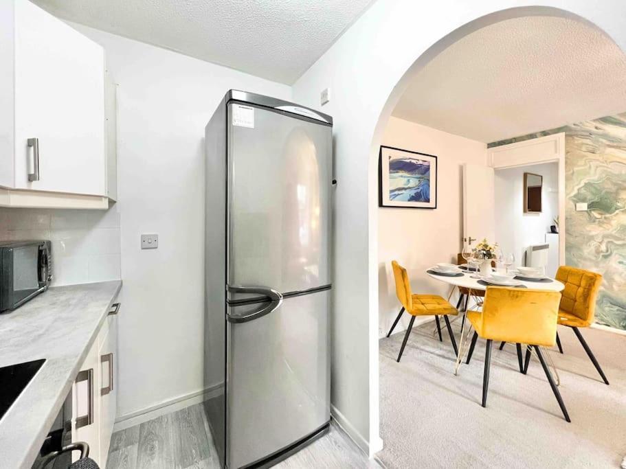 Apartment Free Parking - Business Or Relocation - Weekly Or Monthly - 4 Guests By Hofin Stays Short Lets & Serviced