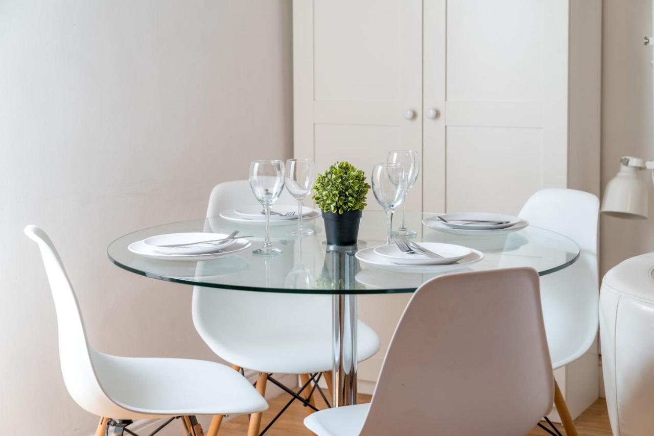 Soho & Covent Garden Apartment, Sleeps 3 * London