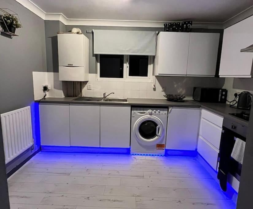 Leilighet Lovely, Two Bedroom Central Location