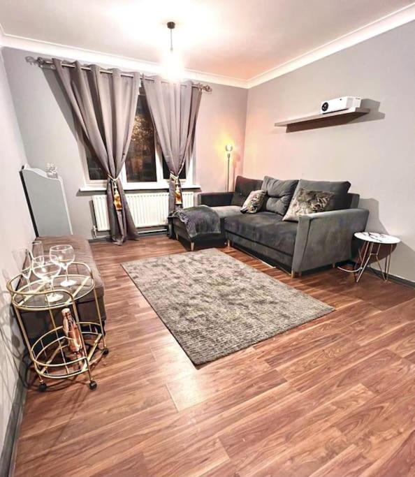 Leilighet Lovely, Two Bedroom Central Location London