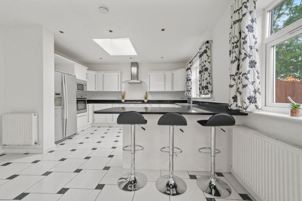 Homestay Park Royal Hububb London