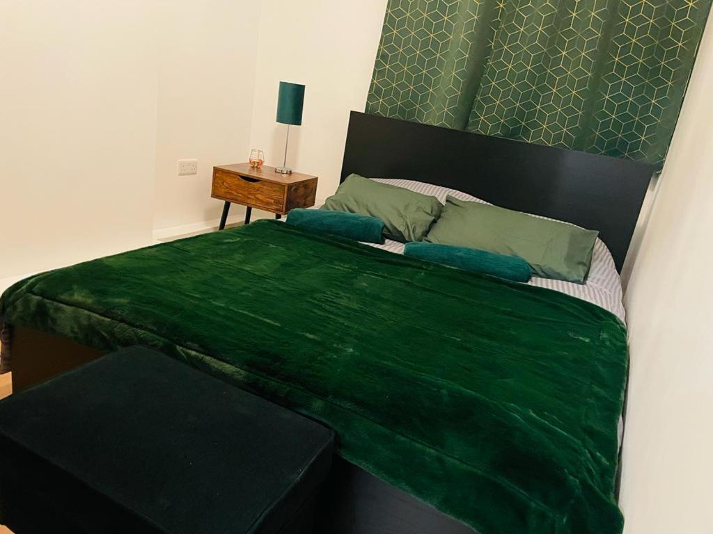 Luxury With Private Jacuzzi Hot Tub & Sauna Apartment London