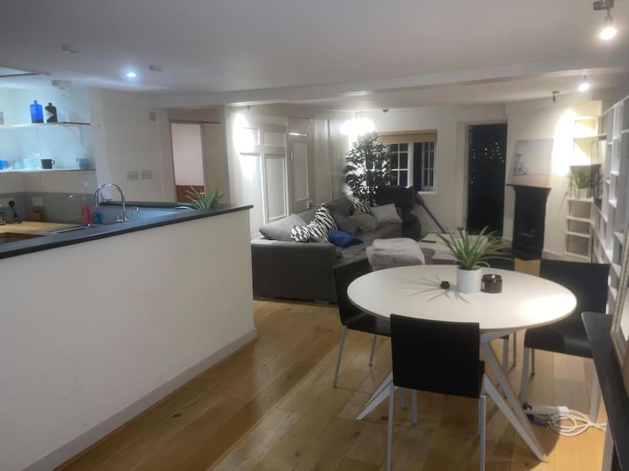 Leilighet Spacious 2 Bedroom In The Heart Of Soho. London