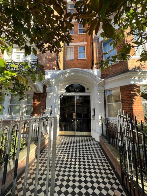Guest house Luxury Specious In Central *