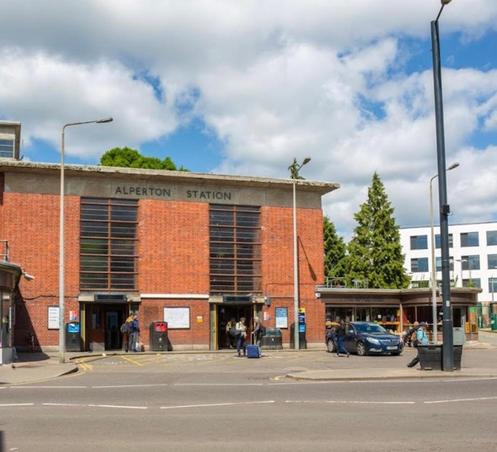 Leilighet Lovely Luxury 1-bed In Wembley *