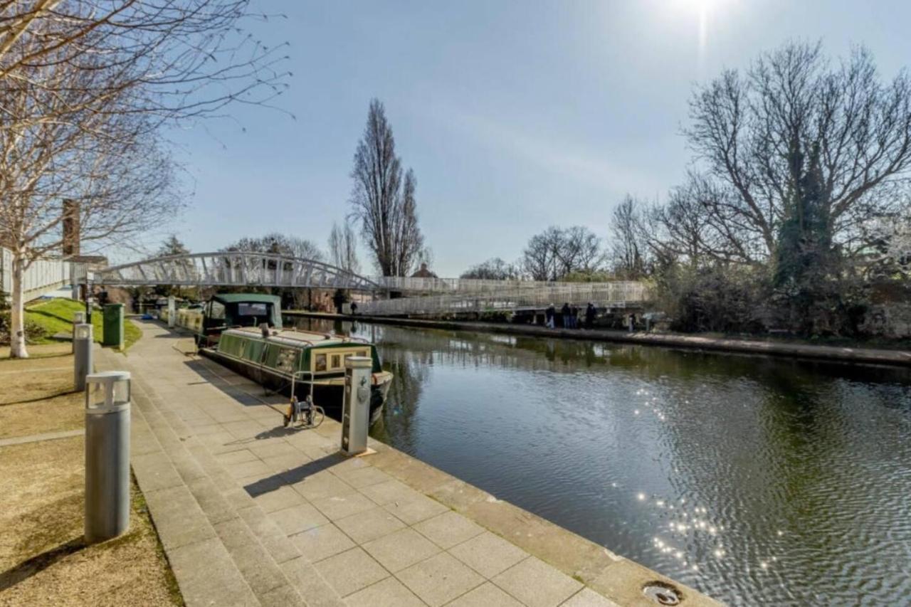 Lovely Luxury 1-bed In Wembley Leilighet