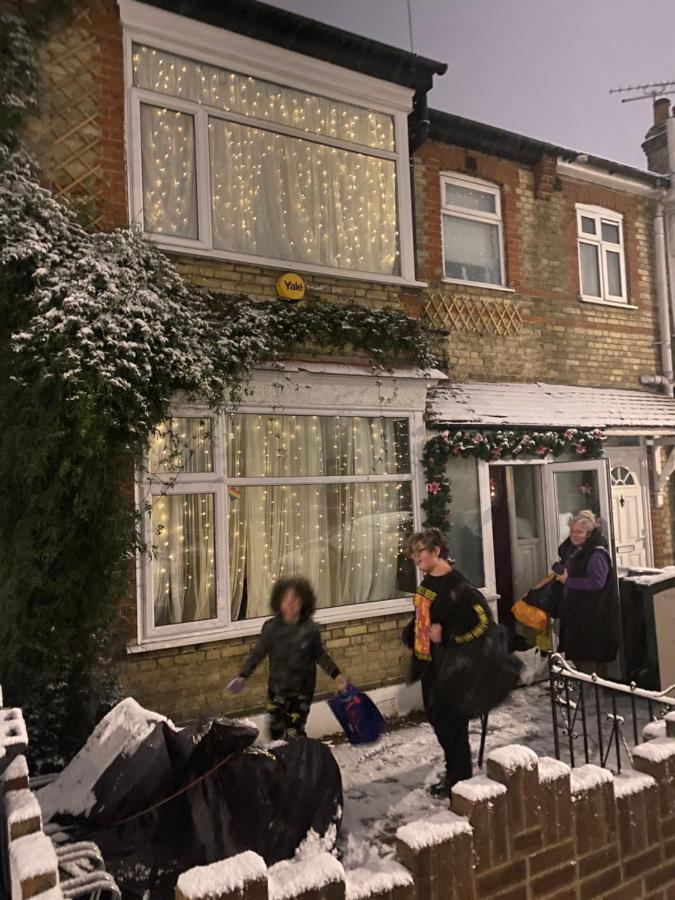 Three Bedroom Family With Garden In Walthamstow Сasa de vacaciones Londres