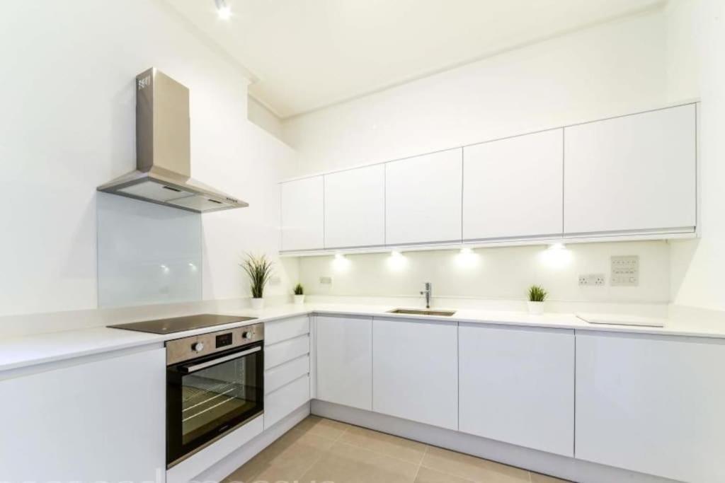 3 Bed 2 Bath Leilighet *