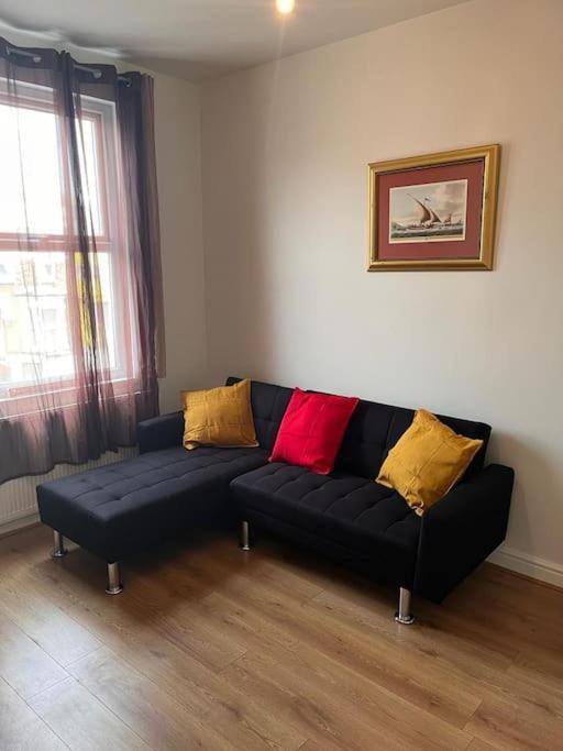 2 Bed Flat In Canning Town Appartement *