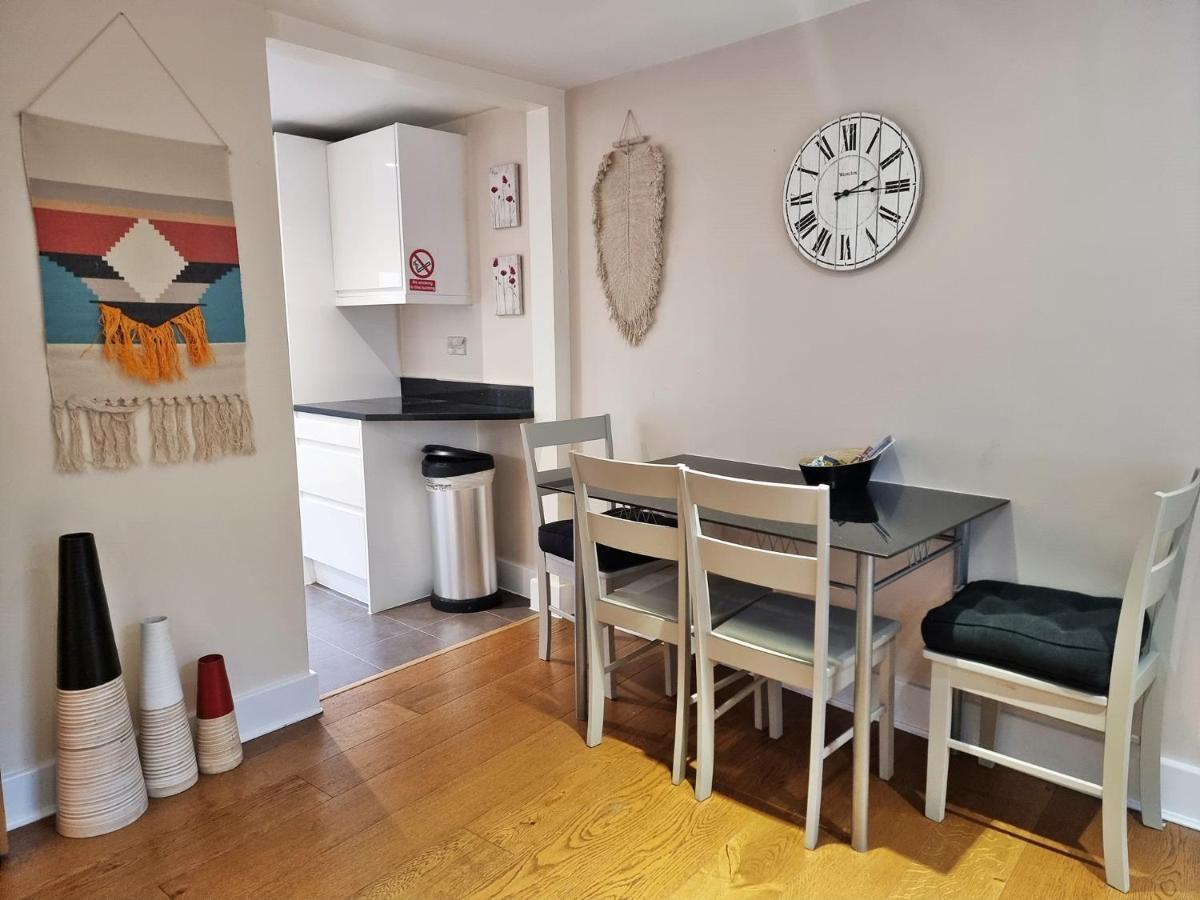 Artillery Lane Apartment *