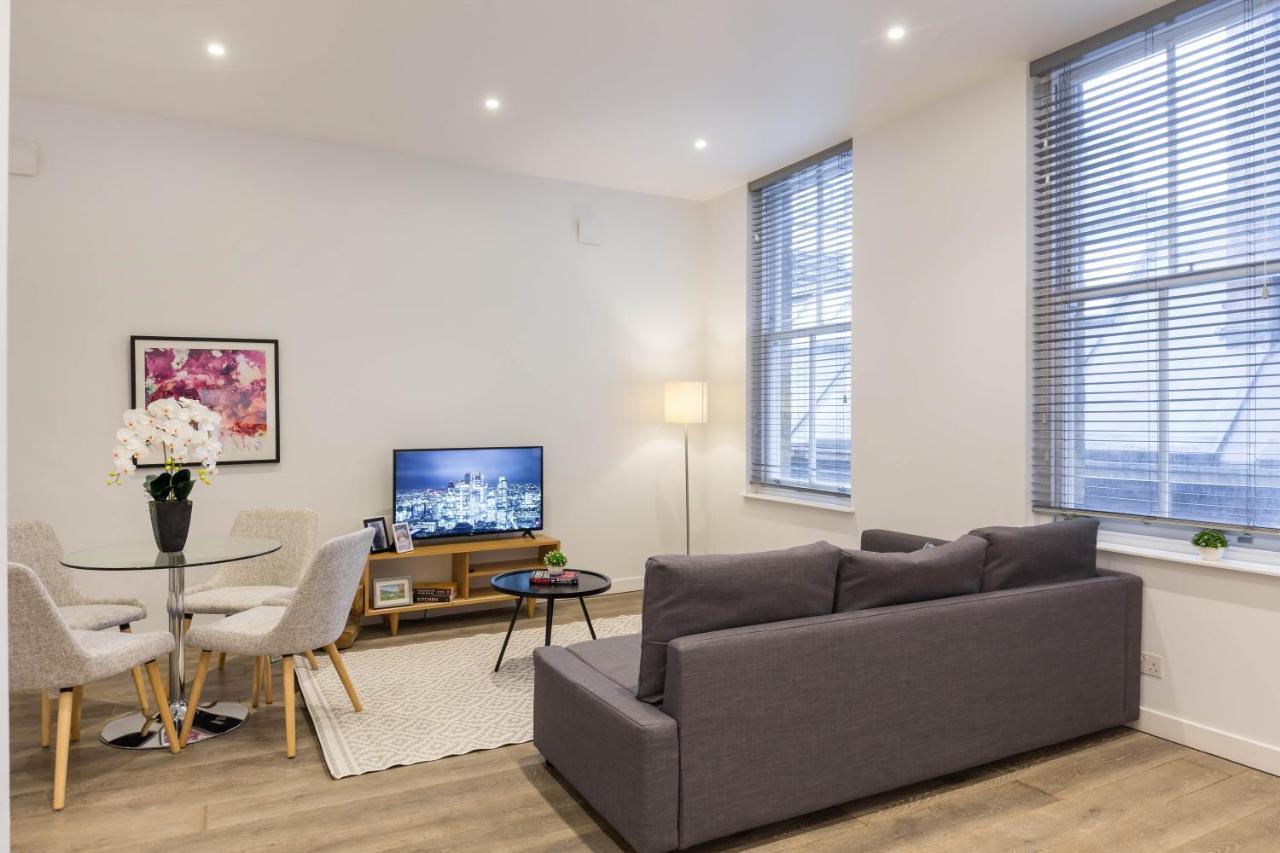 Urban Chic - Rathbone London