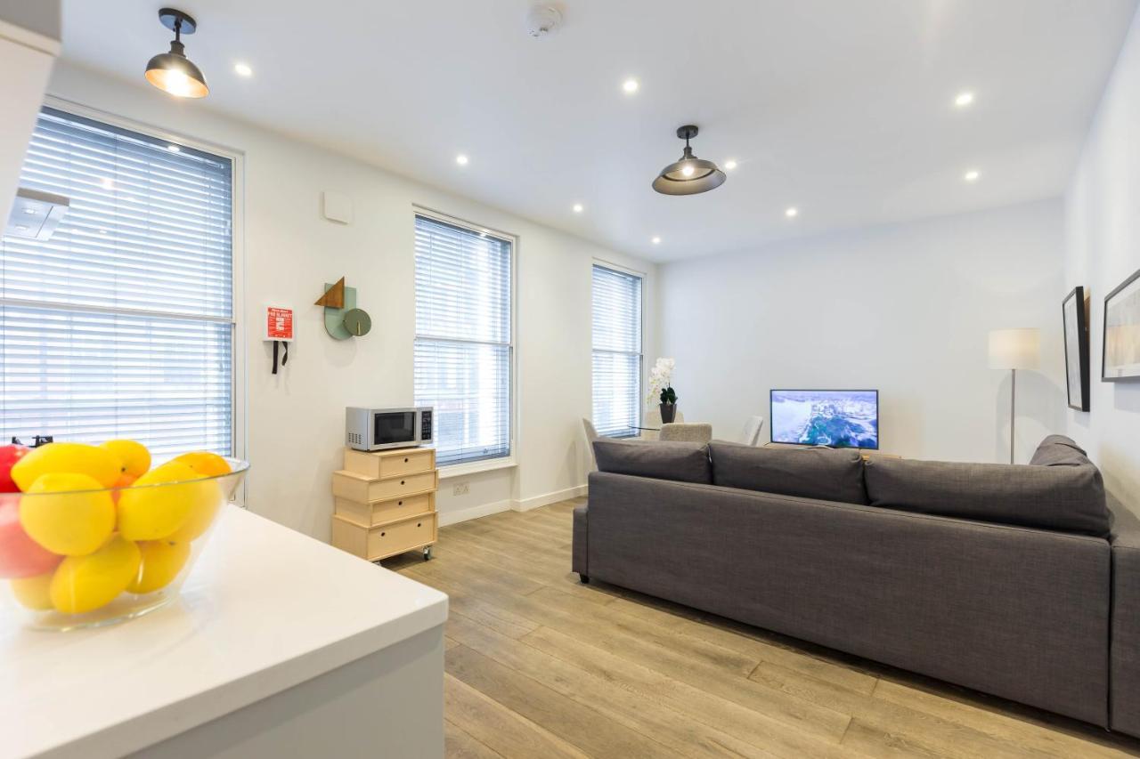Urban Chic - Rathbone Apartment *