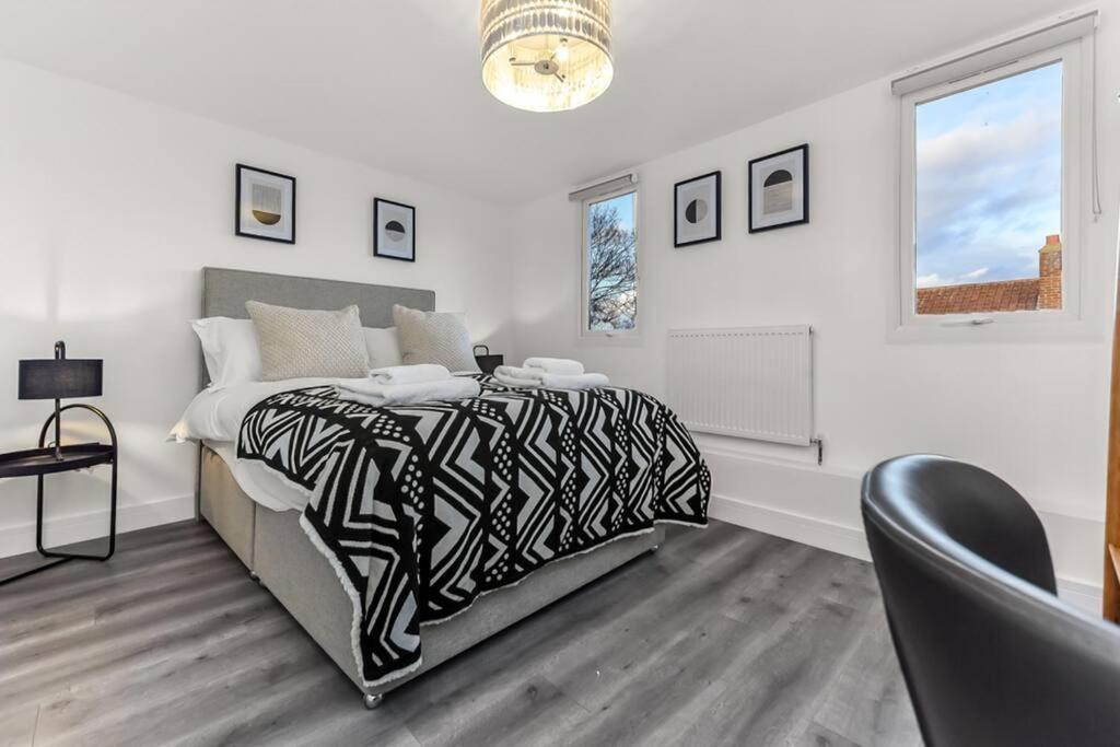 Hunky 3 Bedroom Flat In Hereward,