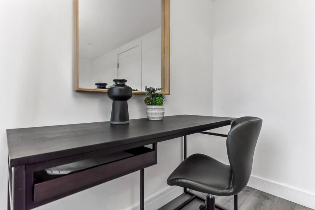 Hunky 3 Bedroom Flat In Hereward, Appartement