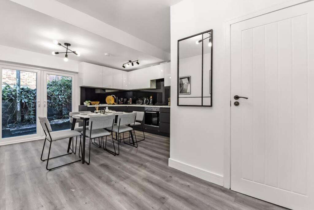 Appartement Hunky 3 Bedroom Flat In Hereward, Londen