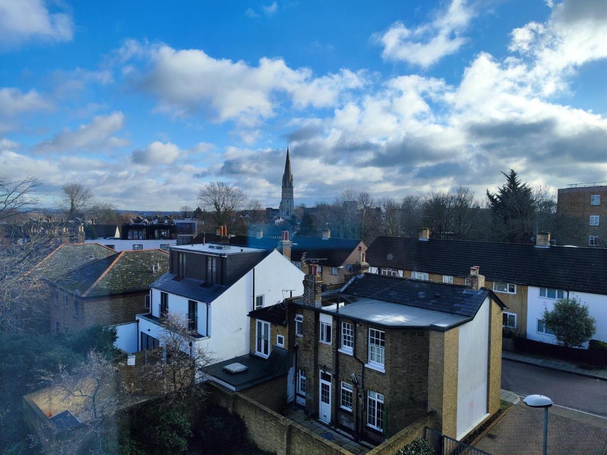 Cosy And Spacious In Forest Hill Apartment
