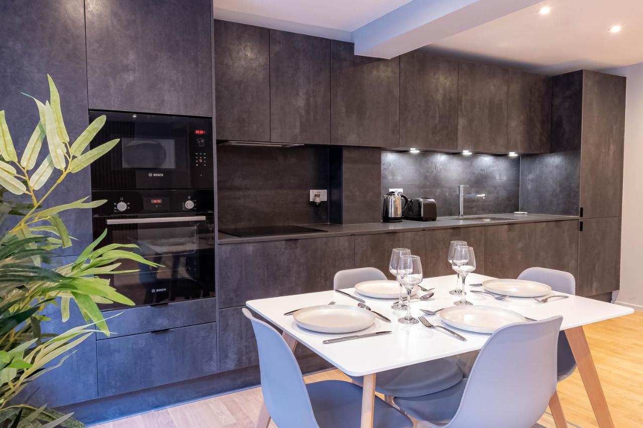 Luxurious Hackney Near Train Station