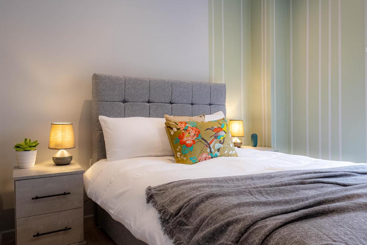 Luxurious Hackney Near Train Station * London