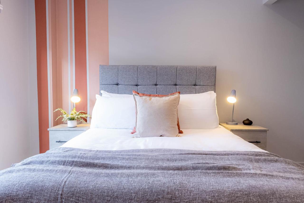 Luxurious Hackney Near Train Station * London