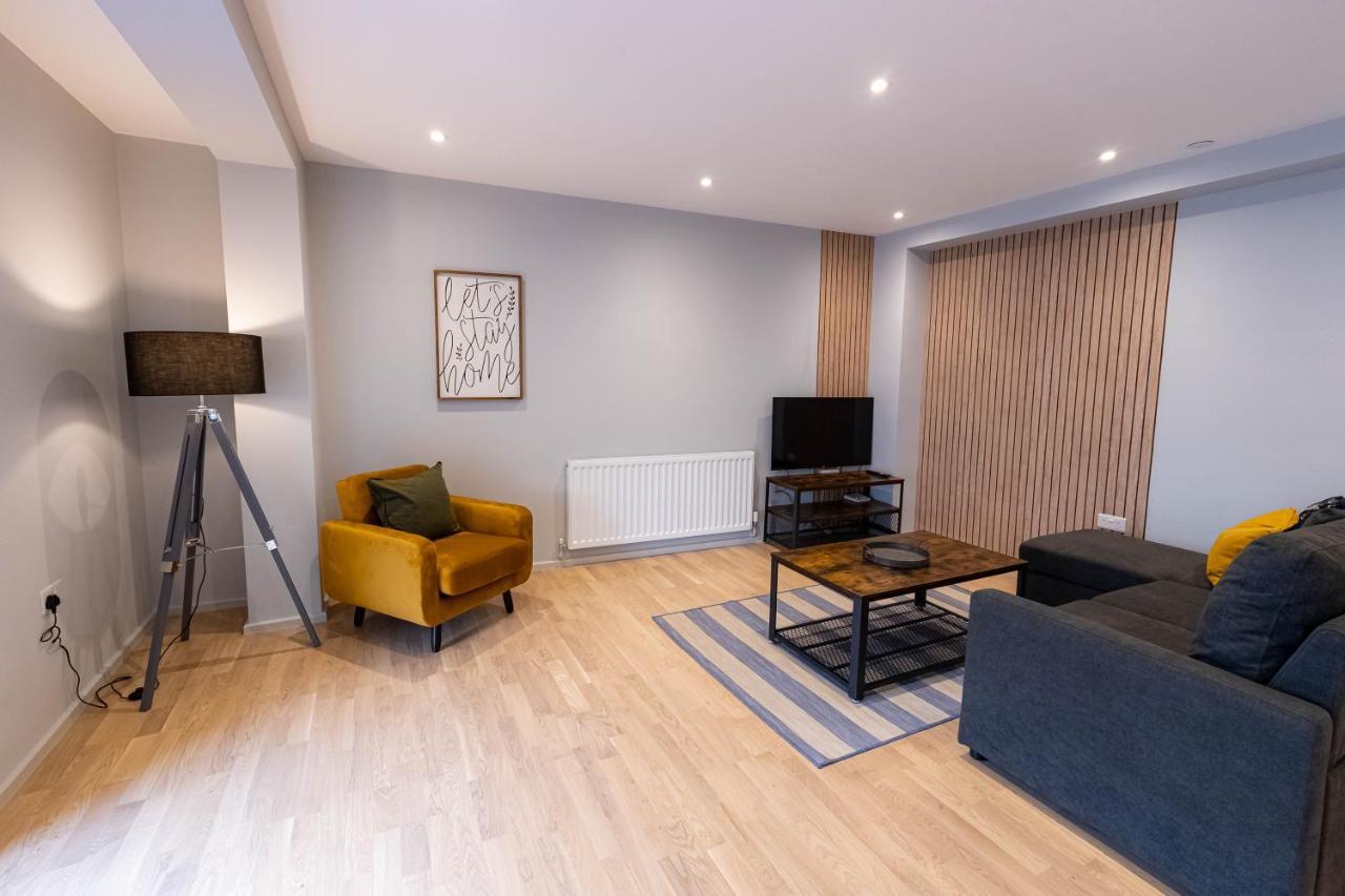 Luxurious Hackney Near Train Station Holiday home