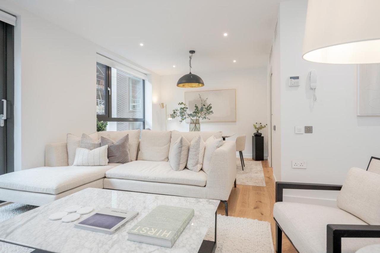 Luxury Mayfair Townhouse With A/c 3br 3ba Ferienhaus