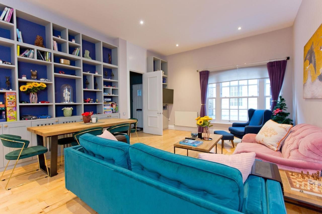 3 Bedroom Modern Mews House Apartment London