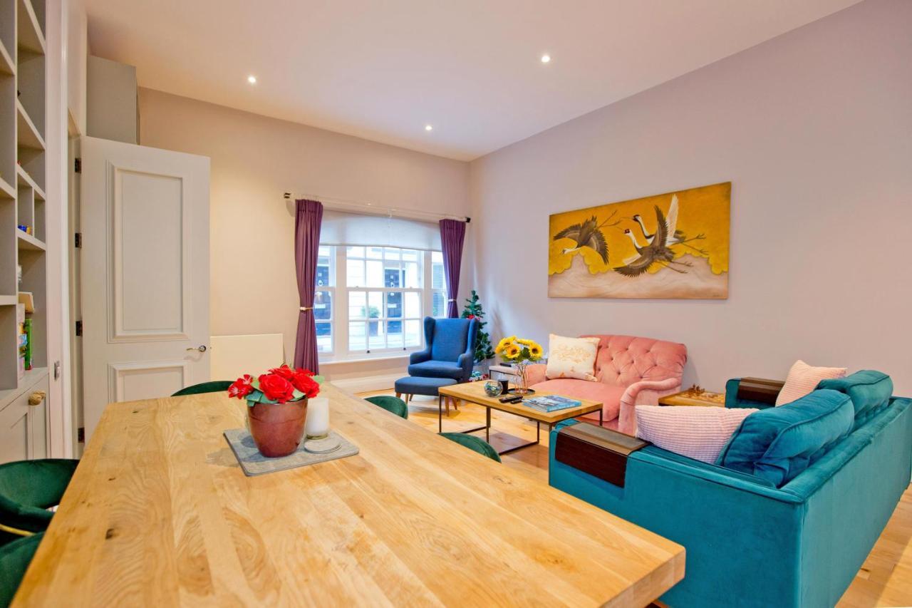 Apartment 3 Bedroom Modern Mews House *