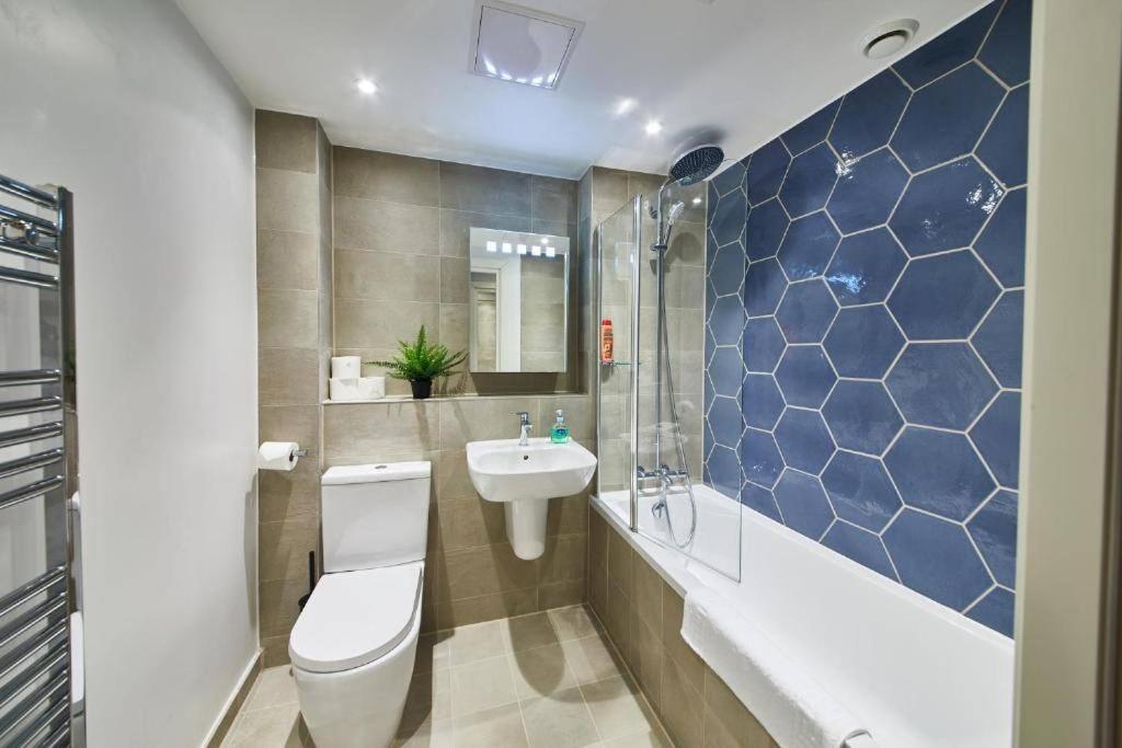 Greenwich Flat: O2, Cutty Sark, Maritime Museum, Thames Path London