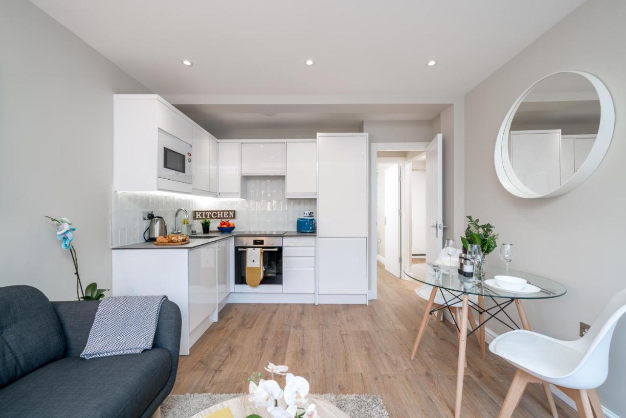 Westfield 2 Bedroom Near Notting Hill Apartment London