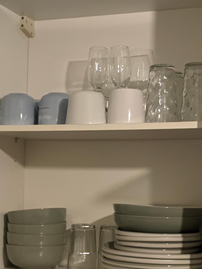 Private Rm In A 2 Bed Near 4 Train Stations Homestay London